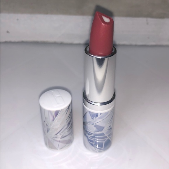 Clinique Dramatically Different Lipstick - A Different Grape - Picture 2 of 6